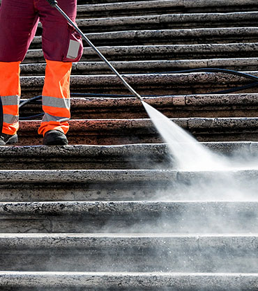 Rounded concrete stair rinsing after pressure washing